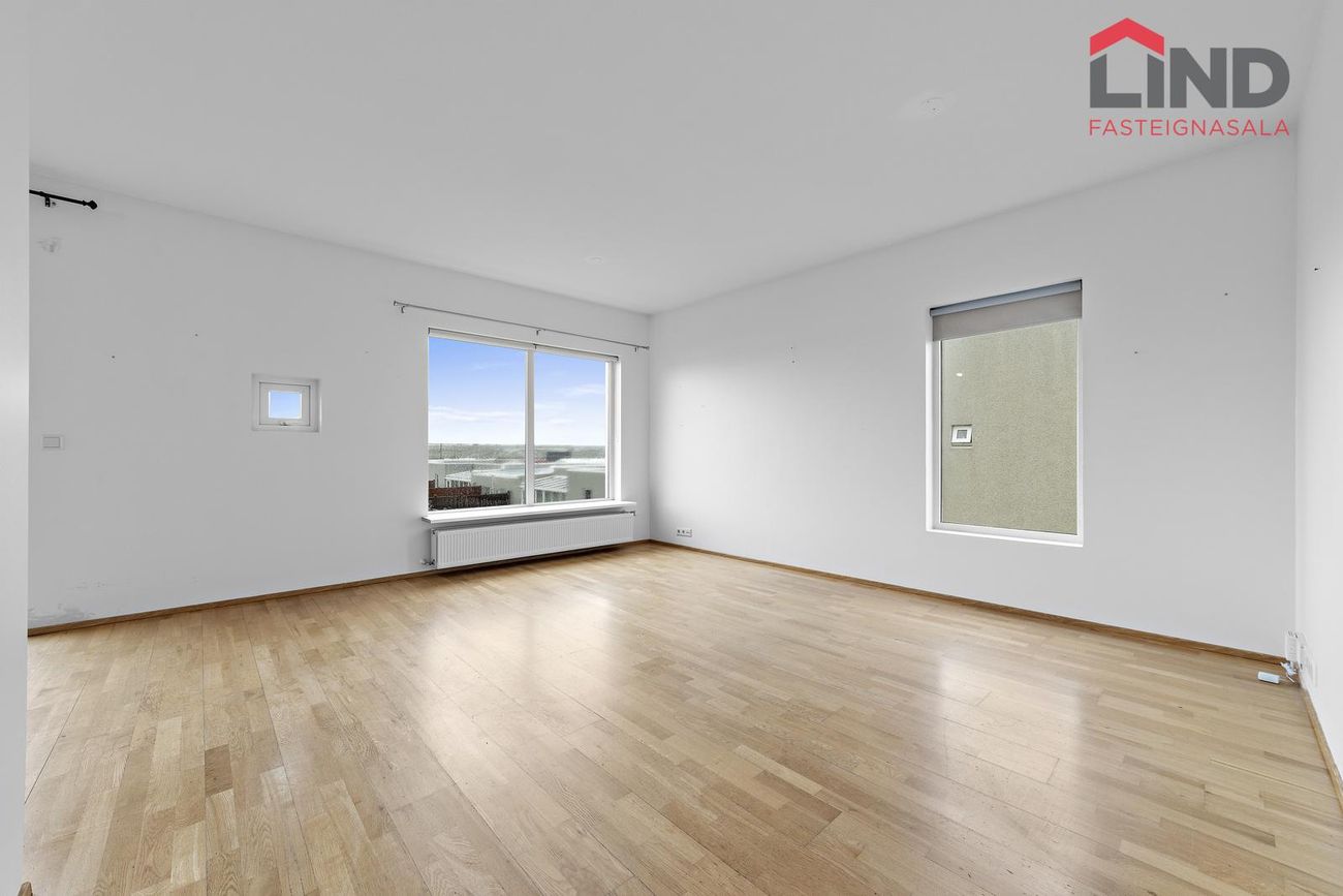 Skólabraut 3, 260 Reykjanesbær