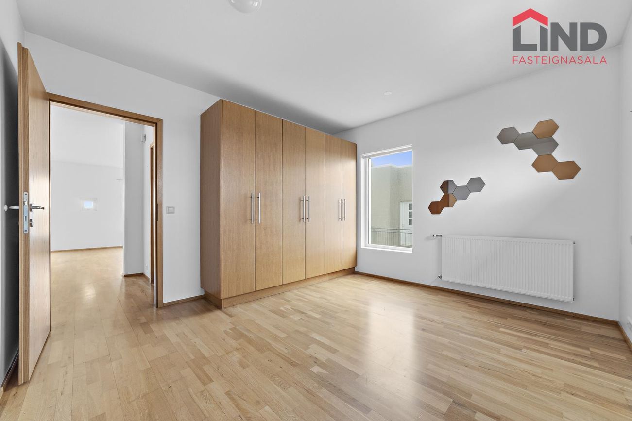 Skólabraut 3, 260 Reykjanesbær