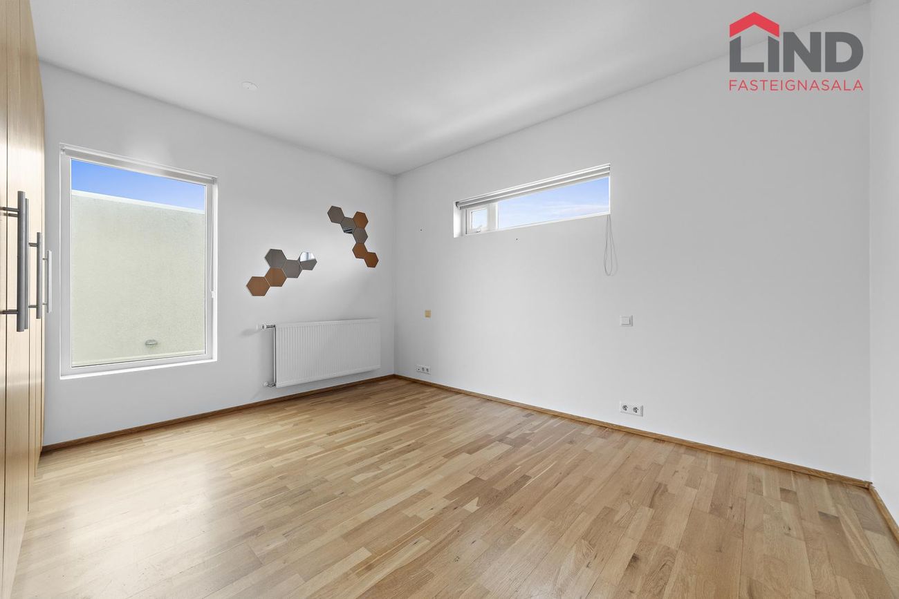 Skólabraut 3, 260 Reykjanesbær