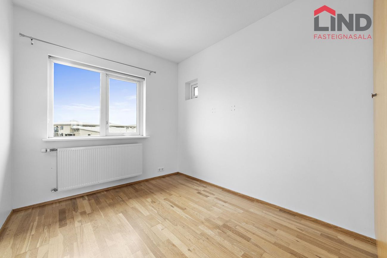 Skólabraut 3, 260 Reykjanesbær