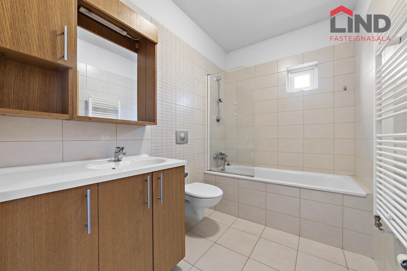 Skólabraut 3, 260 Reykjanesbær