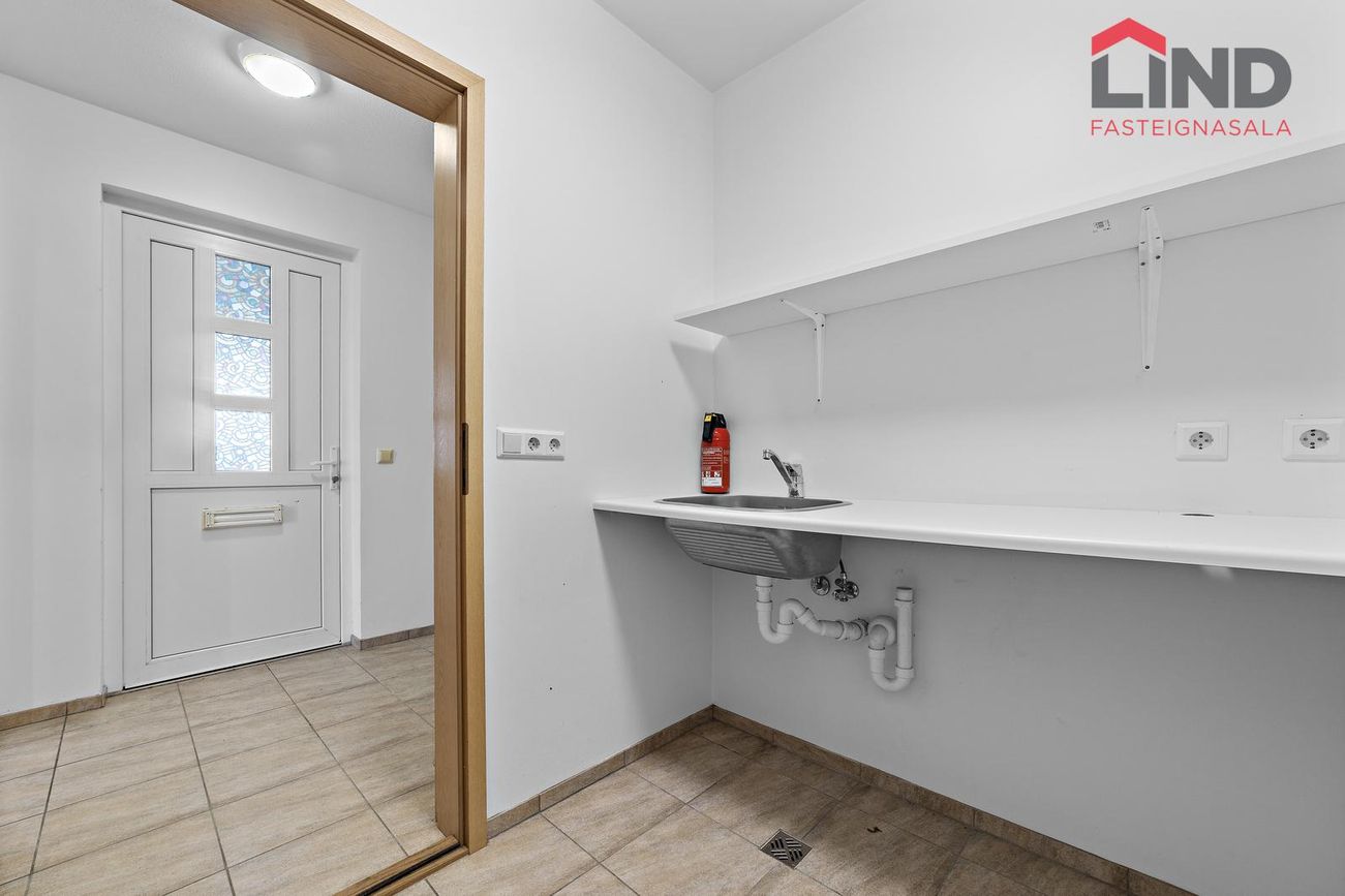 Skólabraut 3, 260 Reykjanesbær