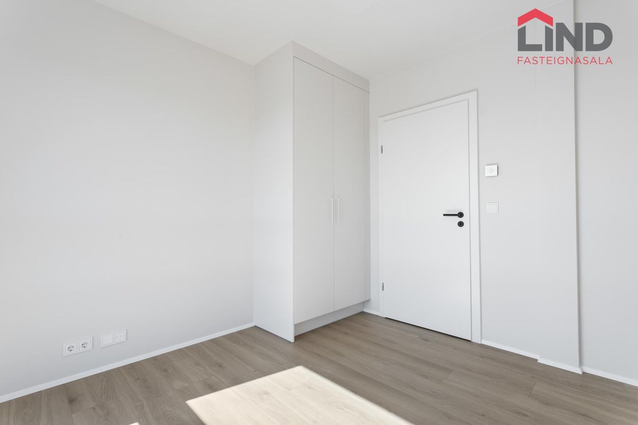 Jöfursbás 5D, 112 Reykjavík