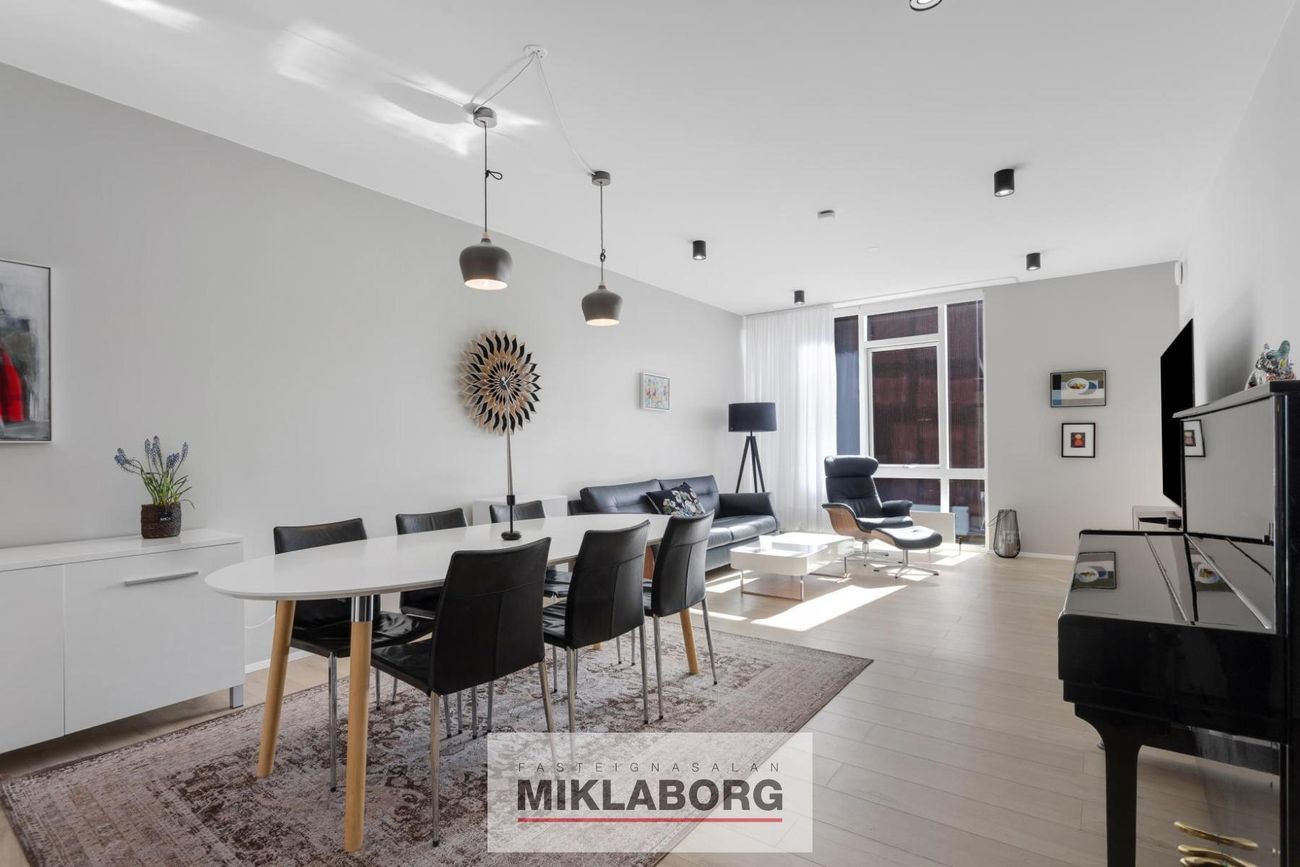 Bjarkarholt 27, 270 Mosfellsbær