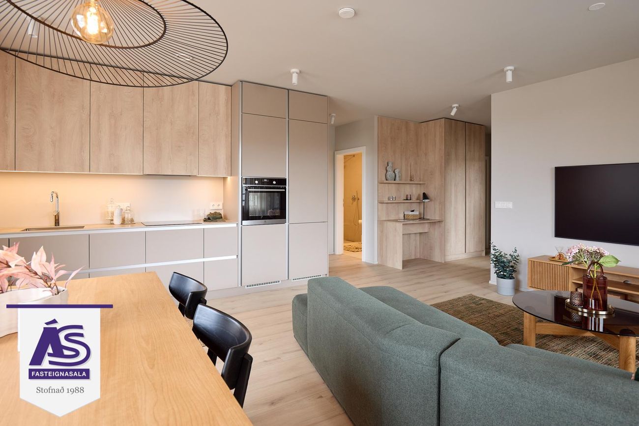 Baughamar 7, 221 Hafnarfjörður