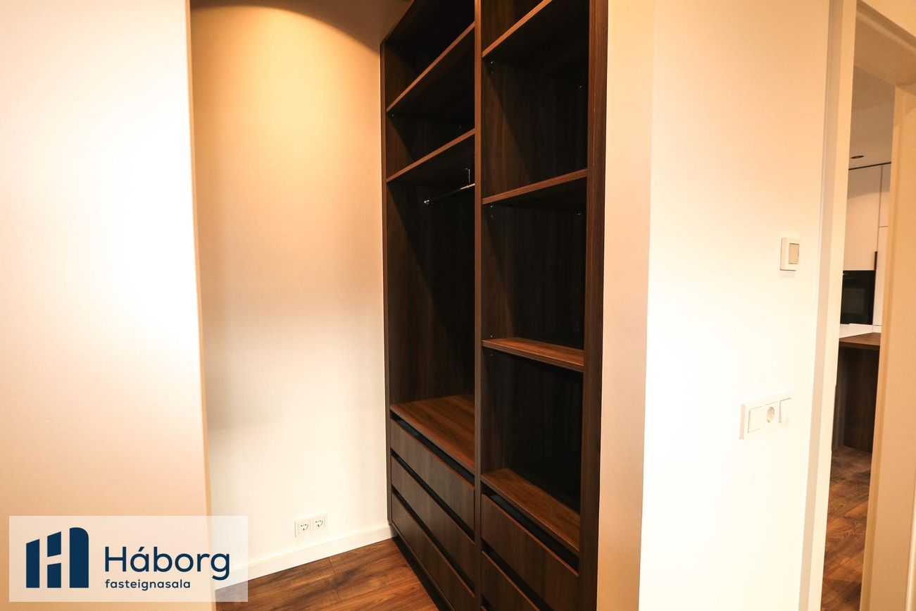 Grensásvegur 1A - 0411, 108 Reykjavík