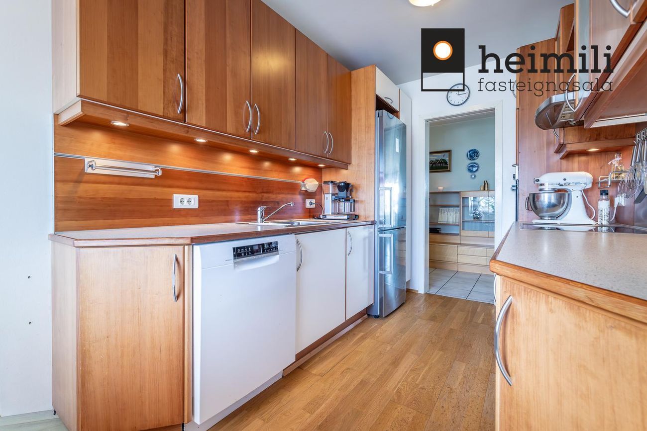 Hrafnhólar 6, 111 Reykjavík