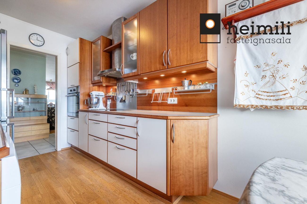 Hrafnhólar 6, 111 Reykjavík